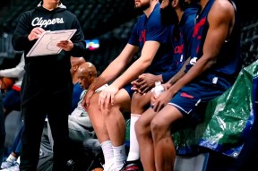 九游体育 -关于转折点丹佛掘金防线松动；NBA常规赛集结日攻防权衡；悬念犹存；阵容厚度经受考验的信息