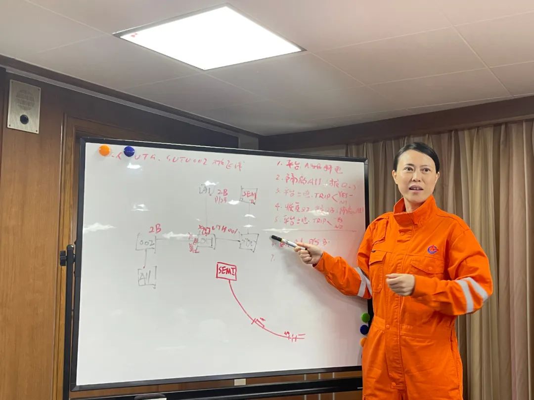  王一博为中国霹雳舞队加油 