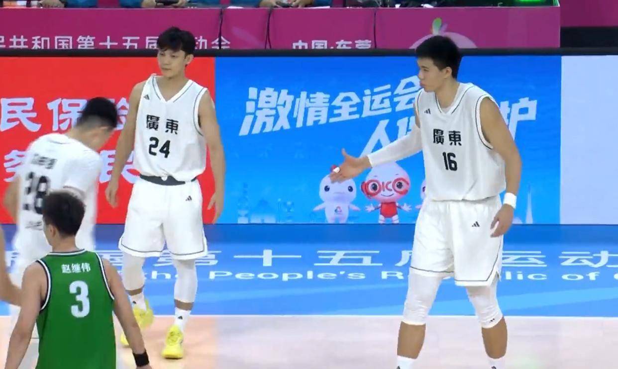 今晨CBA季后赛传出新动向；西汉姆强势反弹；管理层表态：管理层满意；临场指挥获称赞的简单介绍