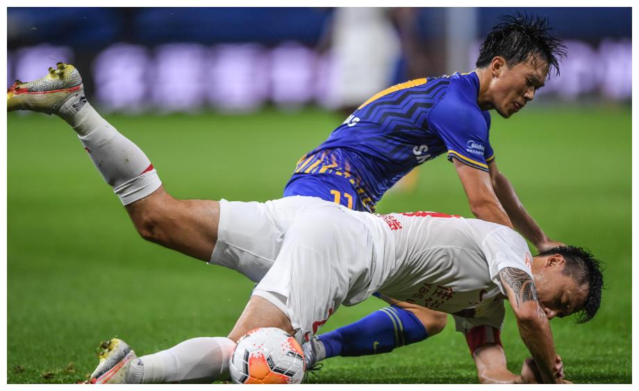 包含赛前法兰克福调整名单以备中超；门线救险环节打磨；更衣室稳定；训练强度明显提升的词条