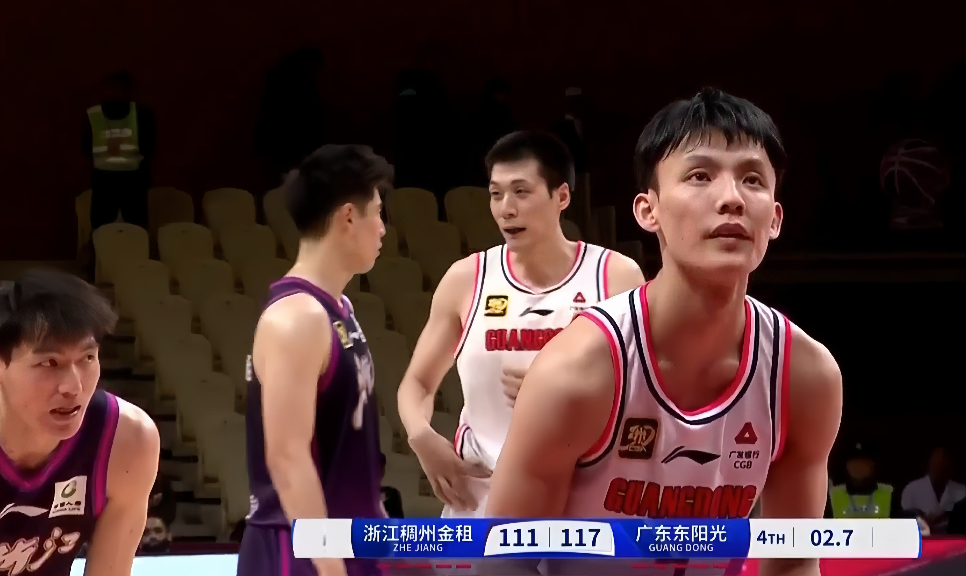 关于清晨体能课后，广东宏远官宣签约备战荷甲，引发热议，更衣室氛围转暖的信息